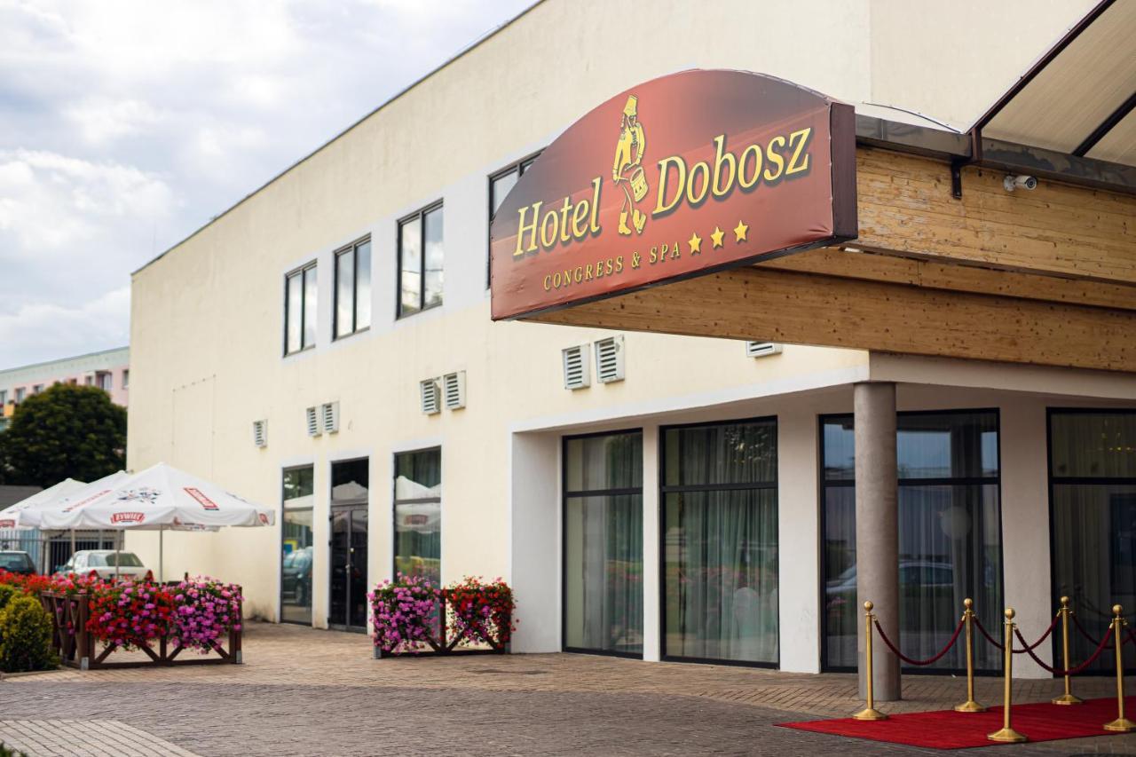 Hotel Dobosz Police Exterior foto